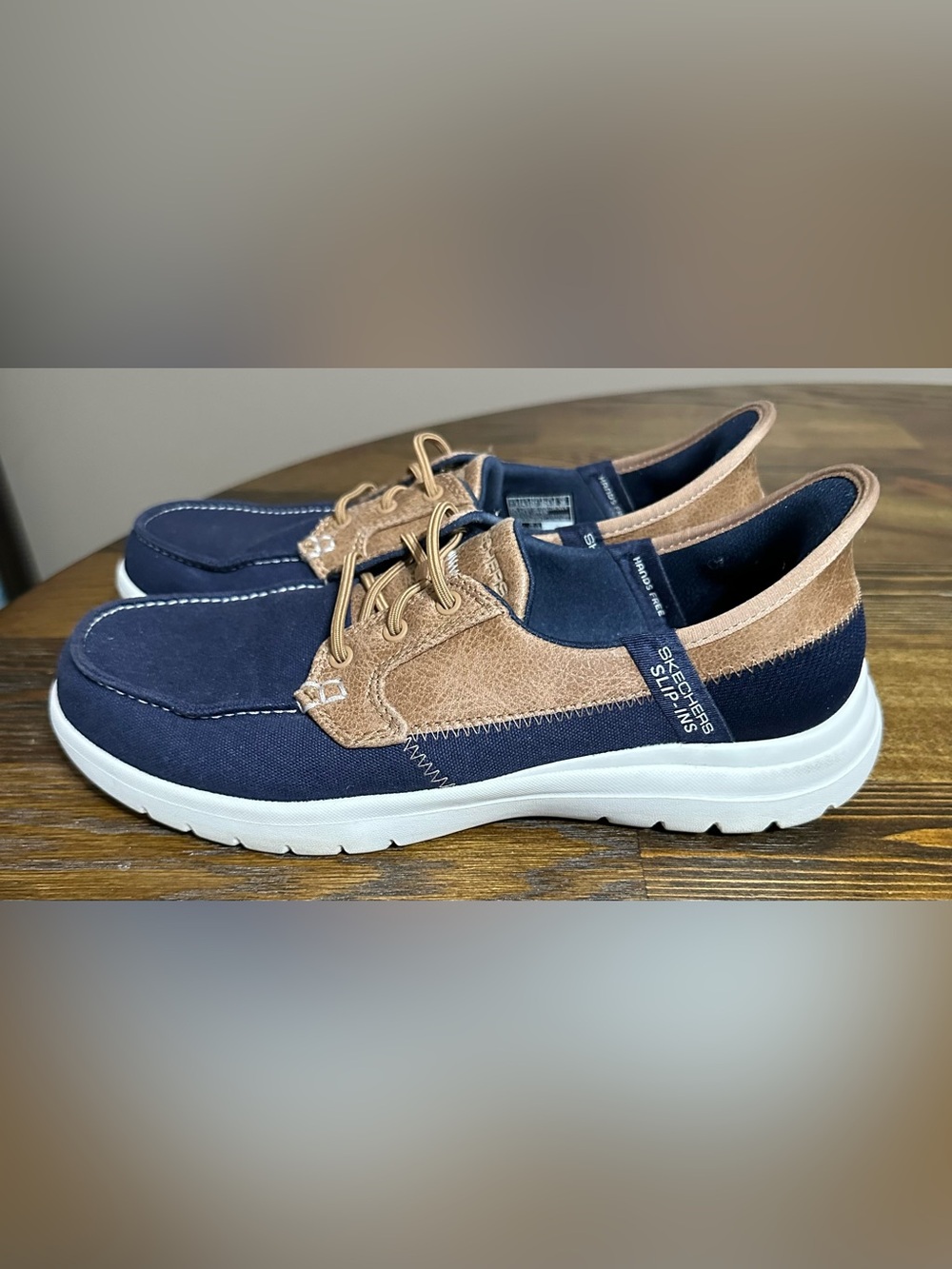 Ladies skechers slip on. Excellent condition. size 7.5